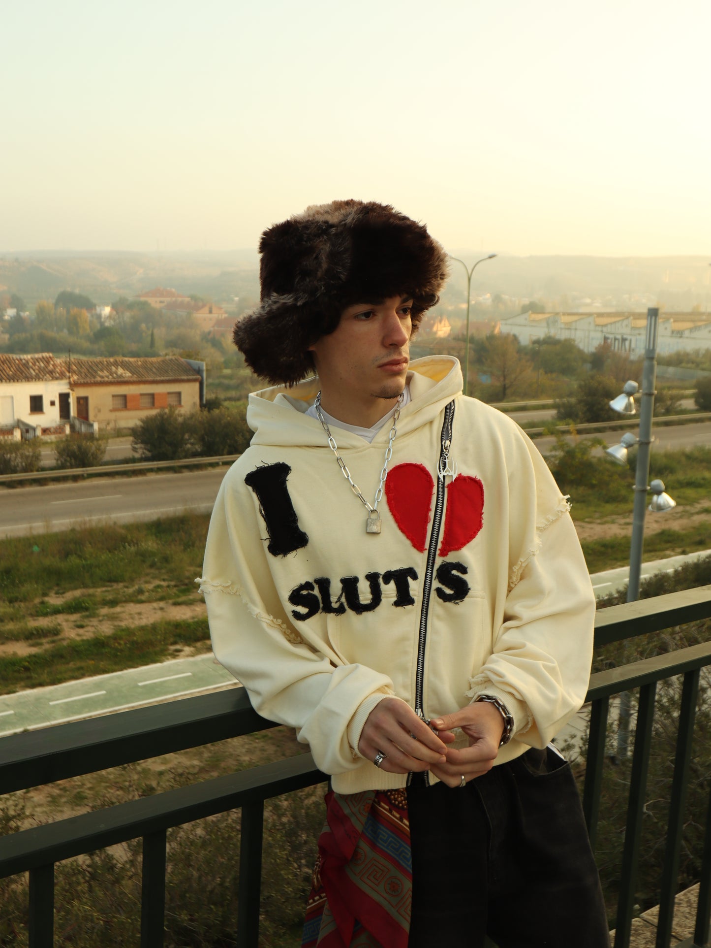 I LOVE SLUTS HOODIE (cream)